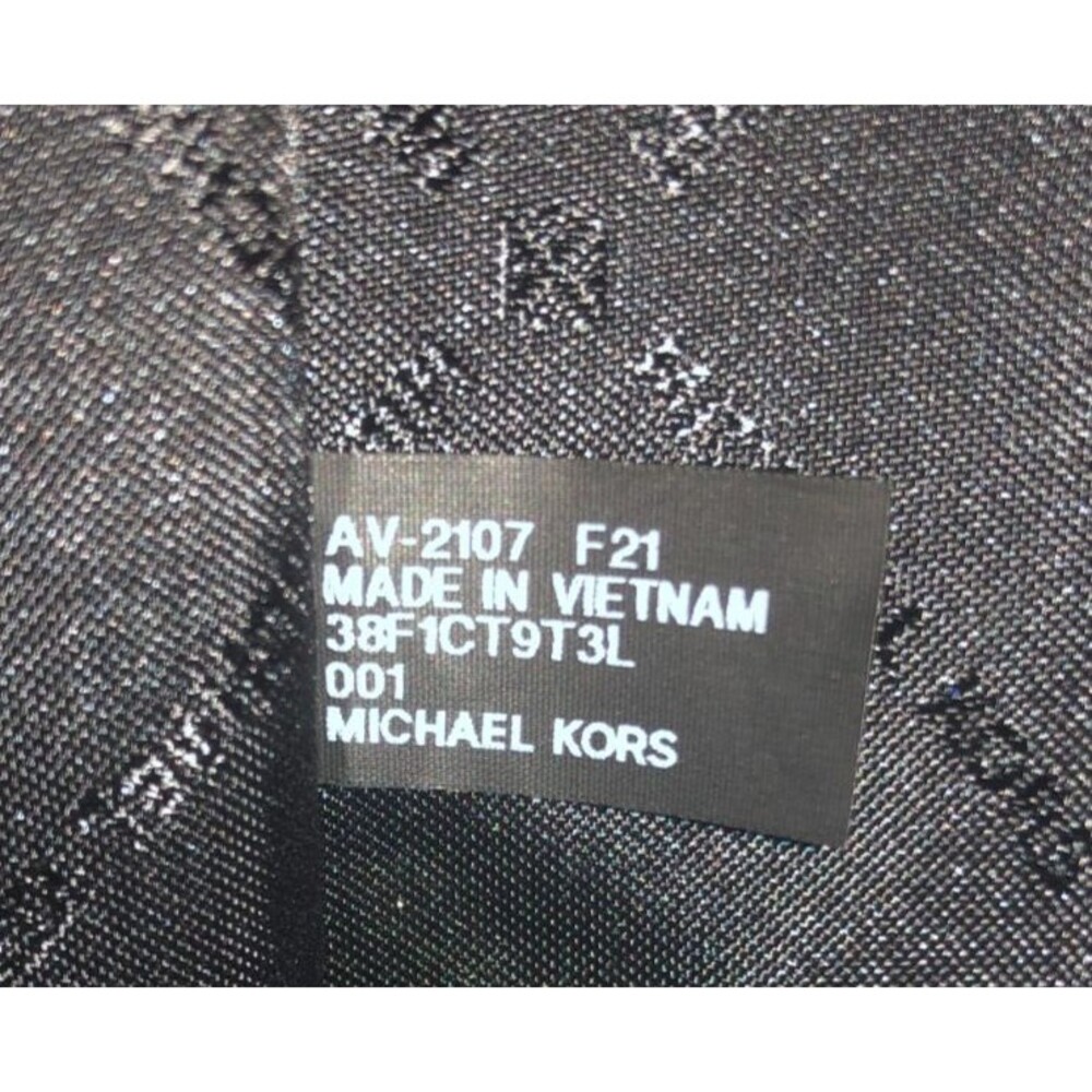 Michael Kors Black Tote Bag , Saffiano leather, zipper, MK fob, inside pockets - Picture 16 of 16